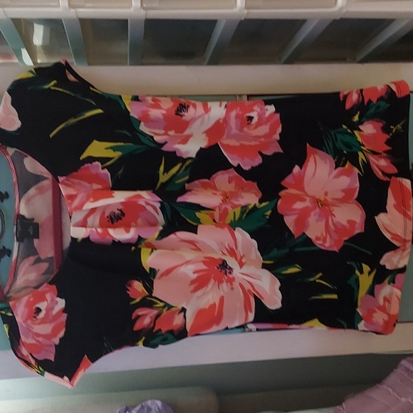 Ann Taylor Tops - Ann Taylor Black Floral Cap Sleeve Pleated Blouse Top Sz S